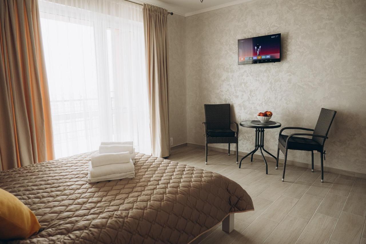 Три Слона Hotell Zatoka Eksteriør bilde