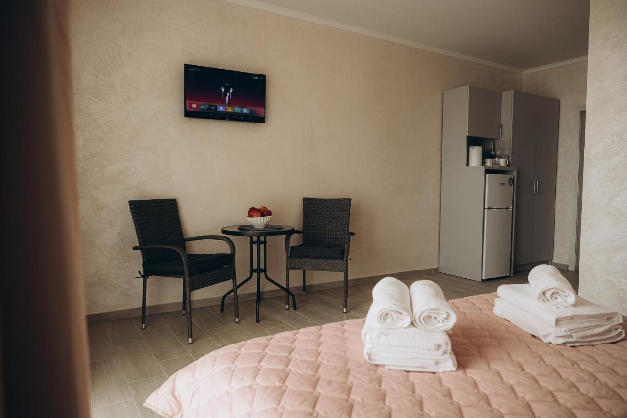 Три Слона Hotell Zatoka Eksteriør bilde