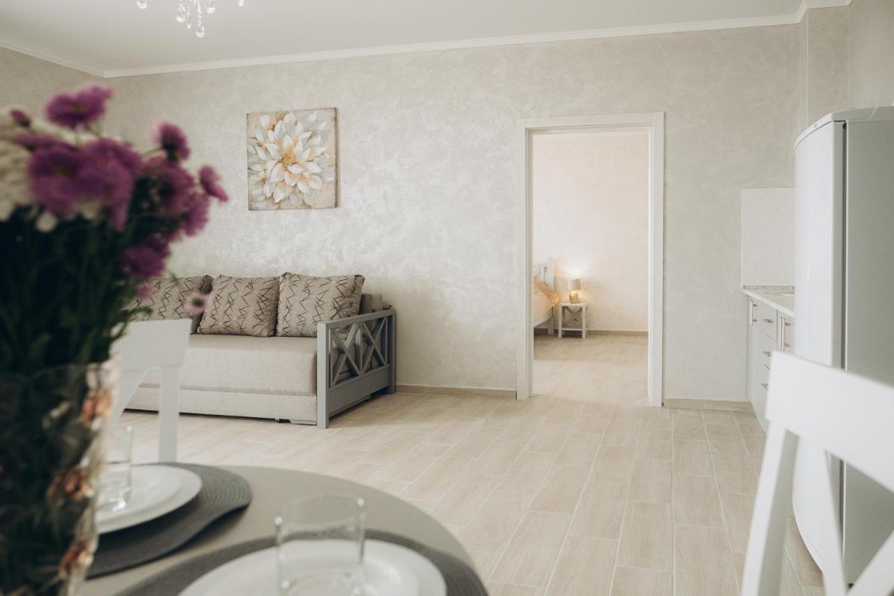 Три Слона Hotell Zatoka Eksteriør bilde