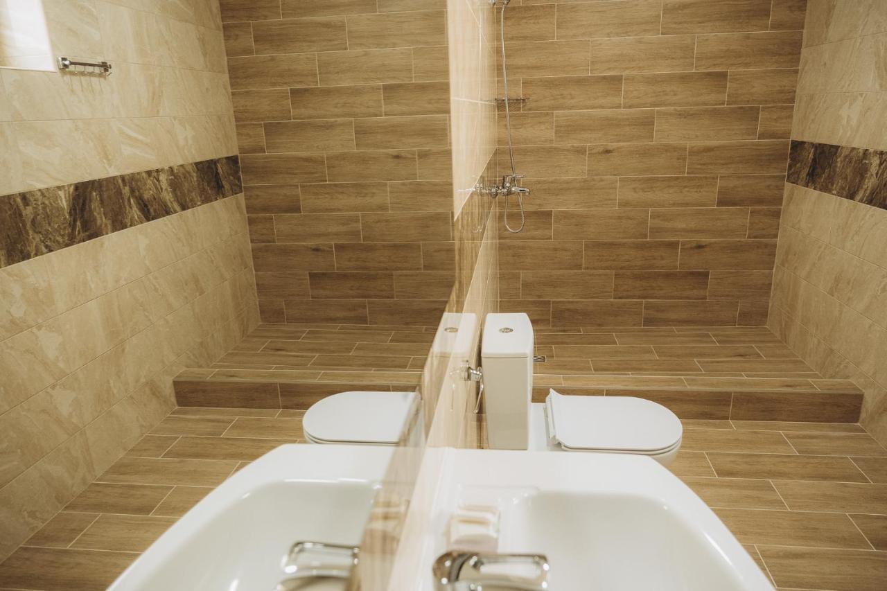 Три Слона Hotell Zatoka Eksteriør bilde