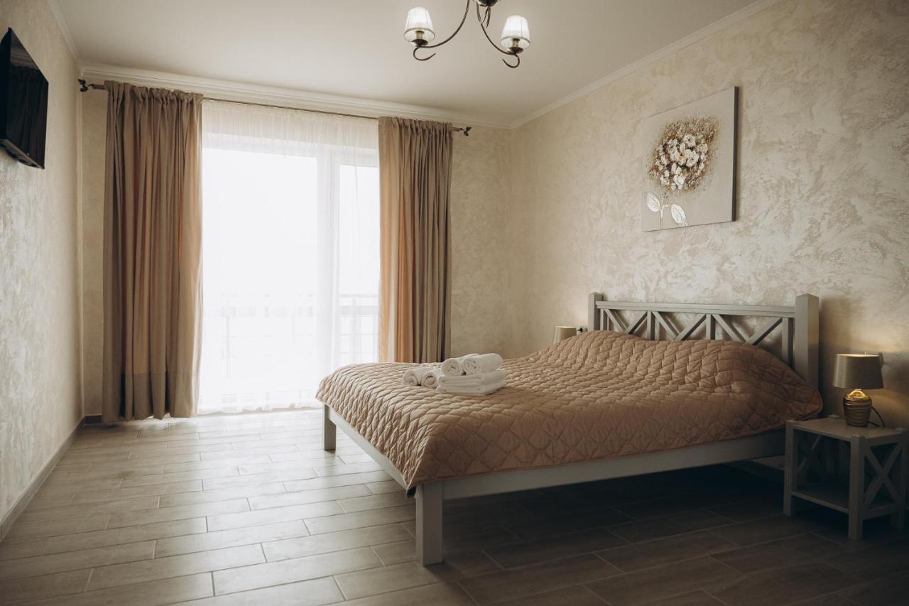 Три Слона Hotell Zatoka Eksteriør bilde