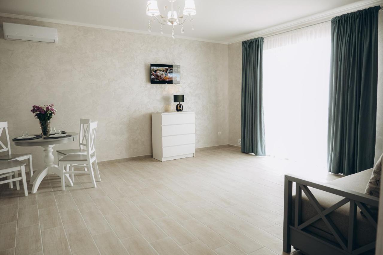 Три Слона Hotell Zatoka Eksteriør bilde