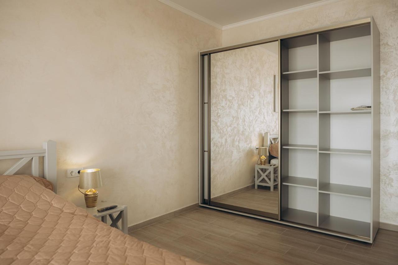 Три Слона Hotell Zatoka Eksteriør bilde