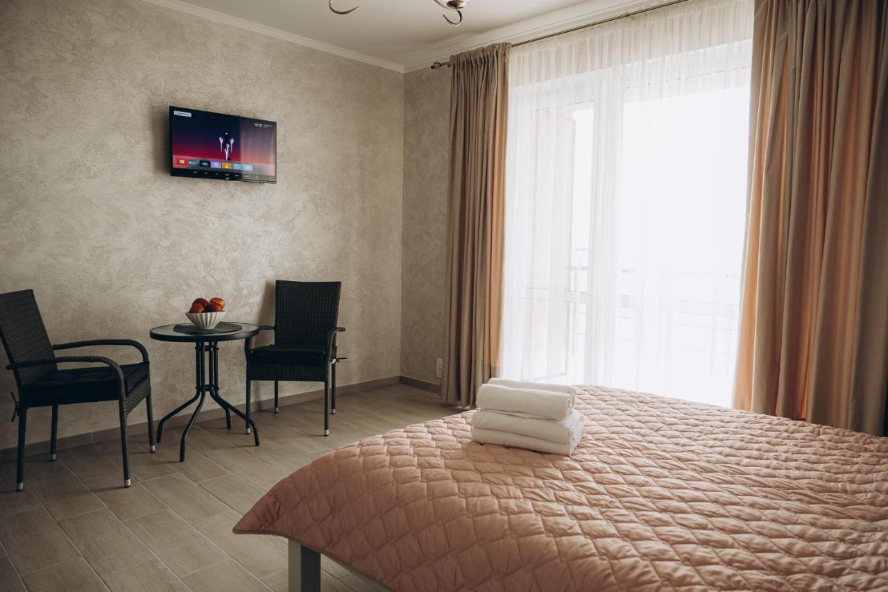 Три Слона Hotell Zatoka Eksteriør bilde