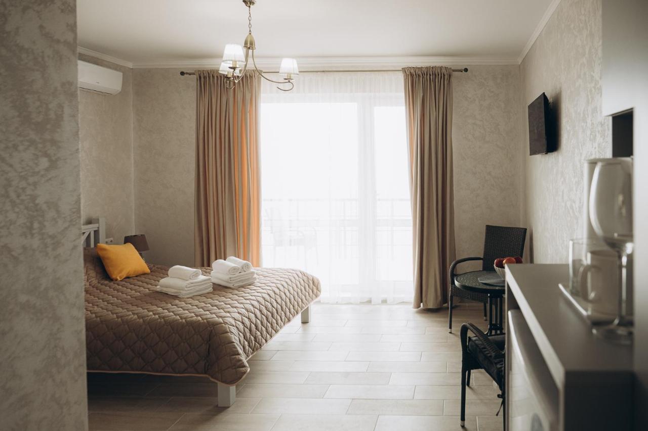 Три Слона Hotell Zatoka Eksteriør bilde