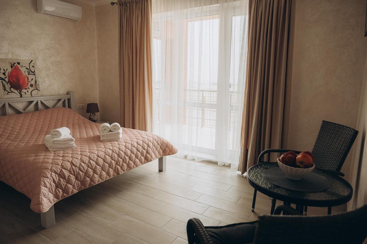 Три Слона Hotell Zatoka Eksteriør bilde