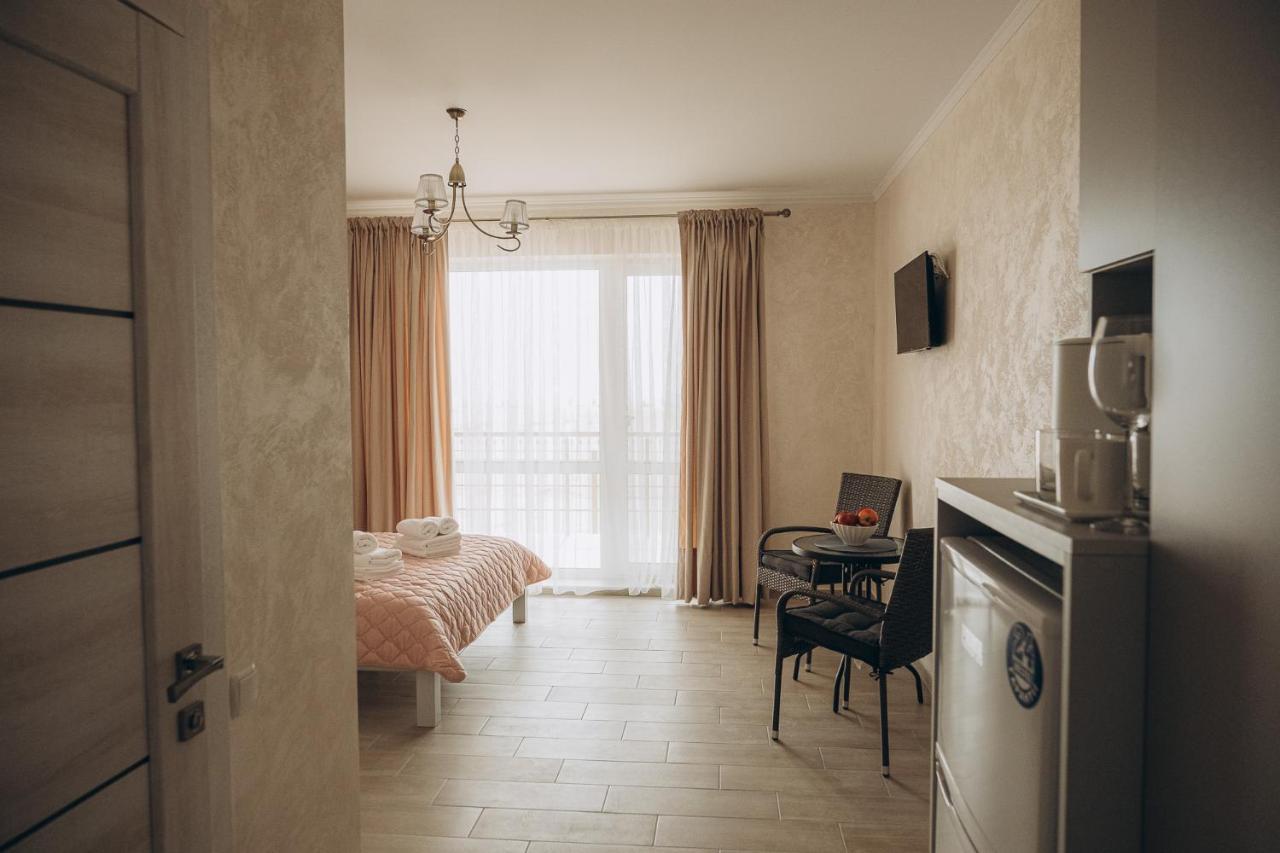 Три Слона Hotell Zatoka Eksteriør bilde