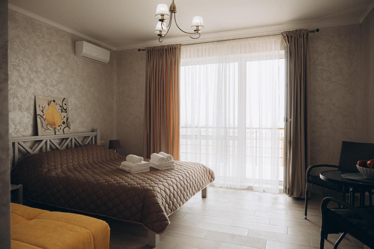 Три Слона Hotell Zatoka Eksteriør bilde