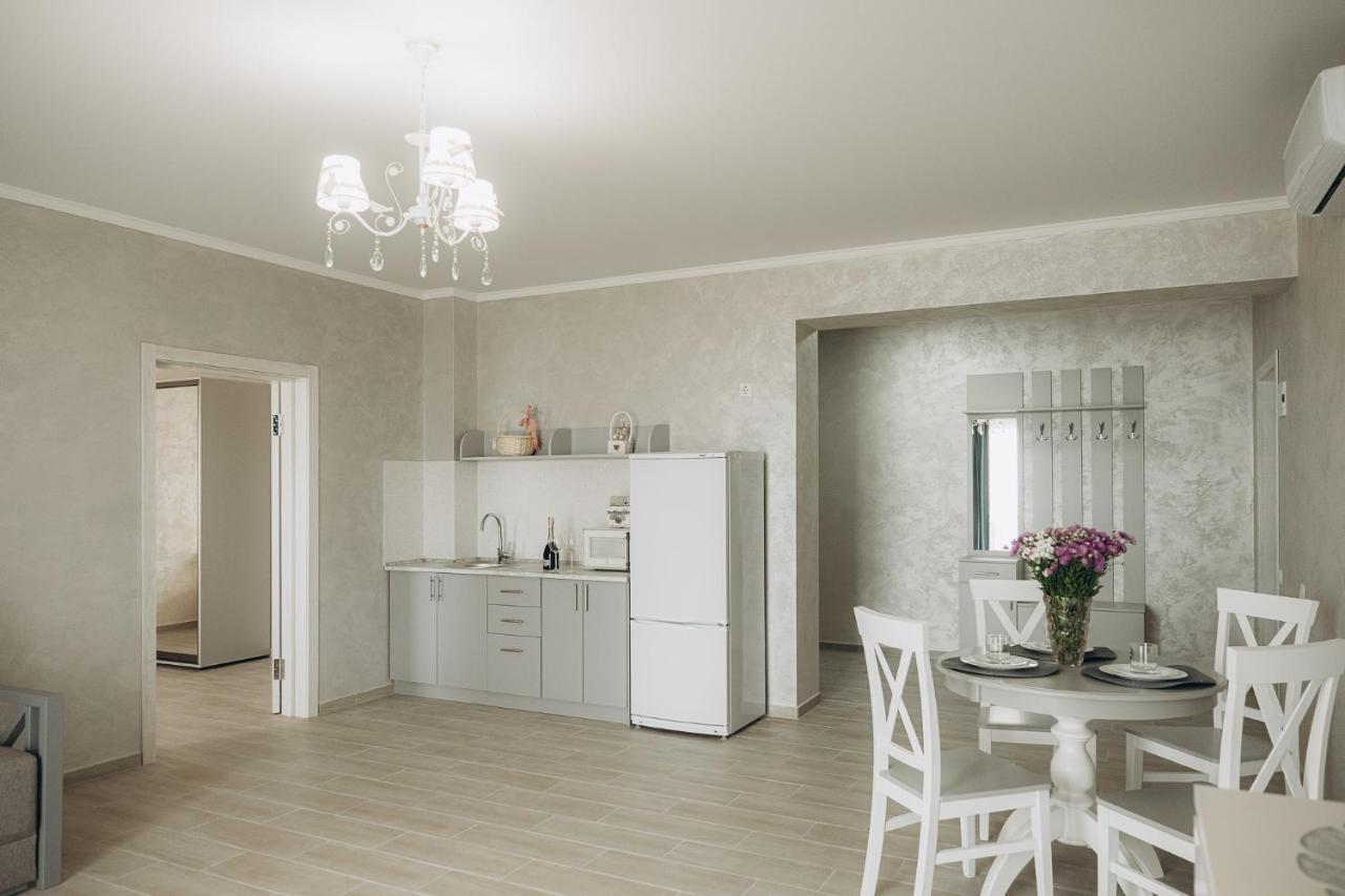 Три Слона Hotell Zatoka Eksteriør bilde