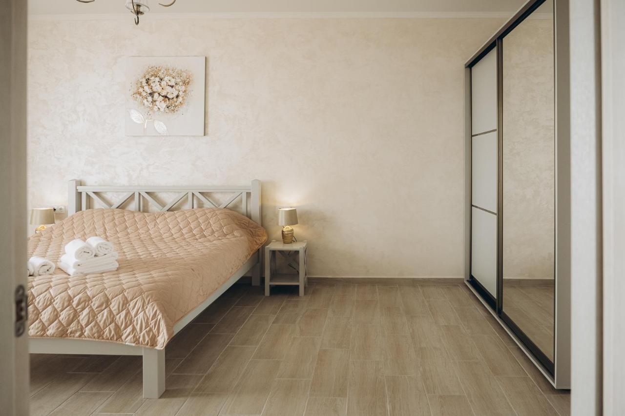 Три Слона Hotell Zatoka Eksteriør bilde