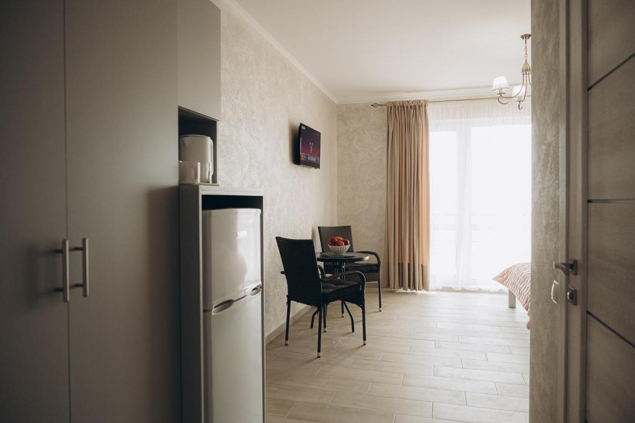 Три Слона Hotell Zatoka Eksteriør bilde
