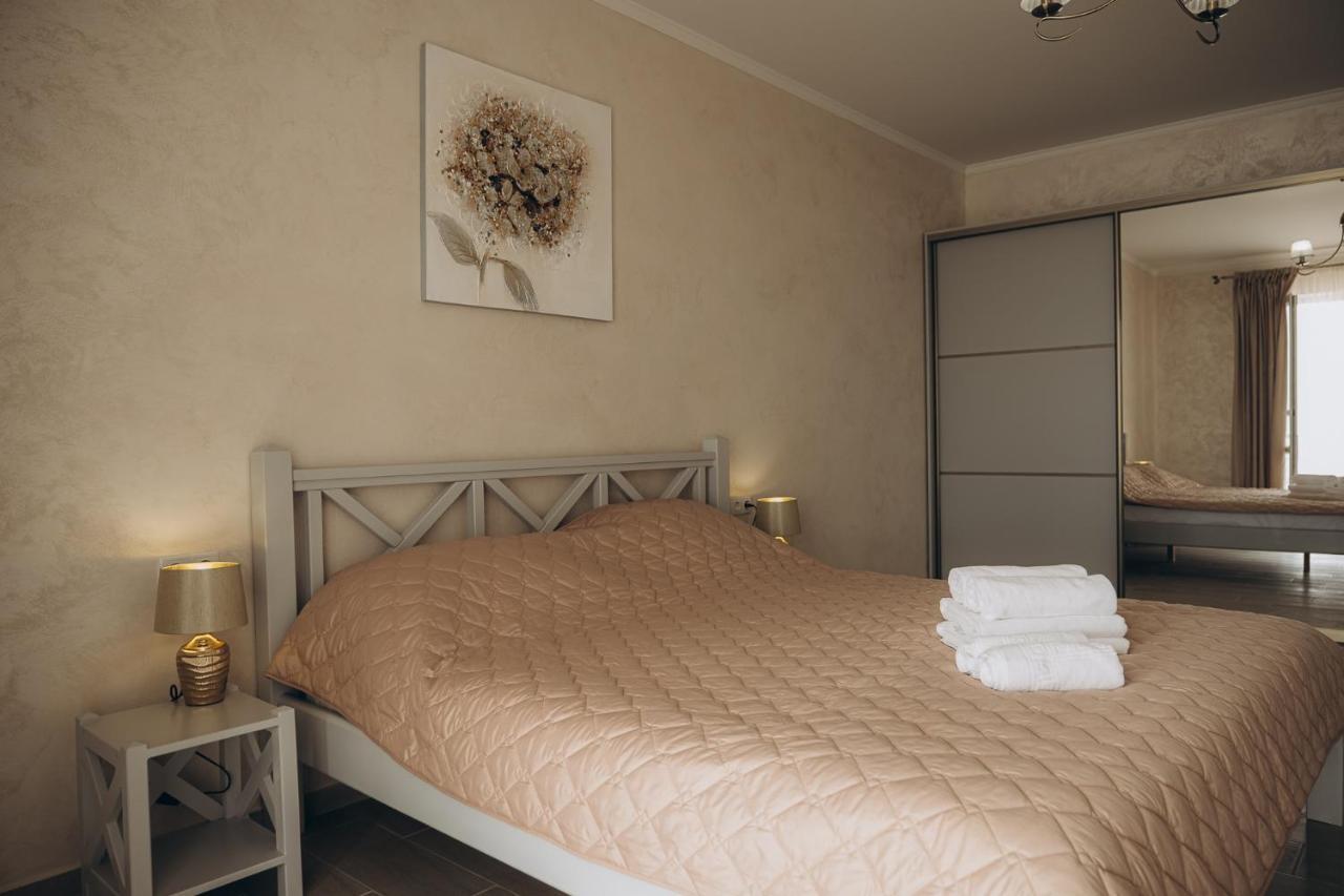 Три Слона Hotell Zatoka Eksteriør bilde