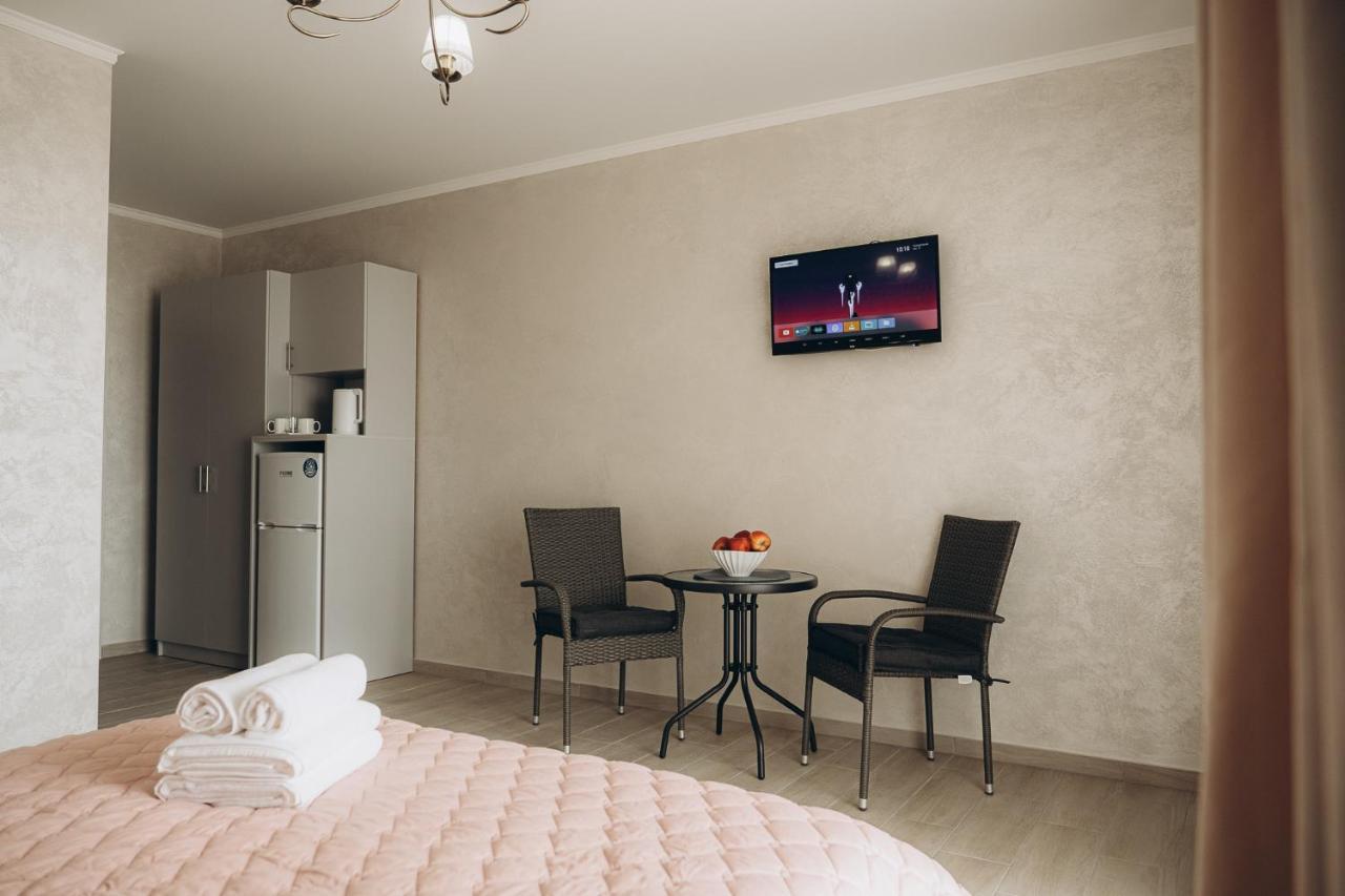Три Слона Hotell Zatoka Eksteriør bilde