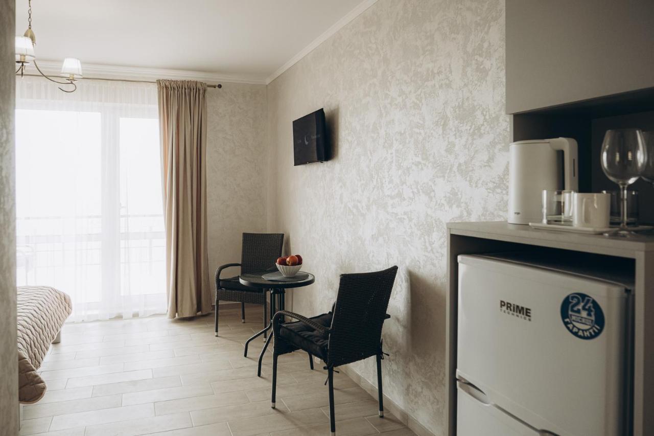 Три Слона Hotell Zatoka Eksteriør bilde