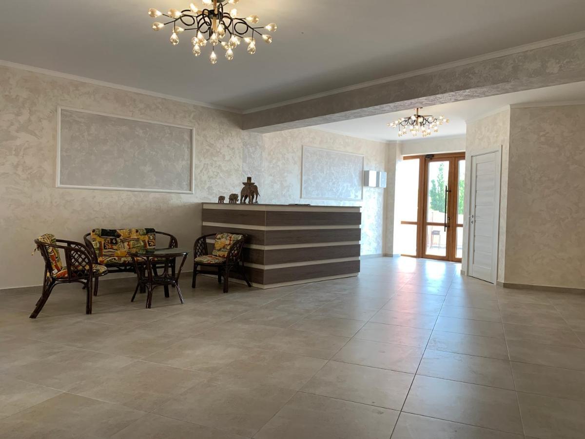 Три Слона Hotell Zatoka Eksteriør bilde