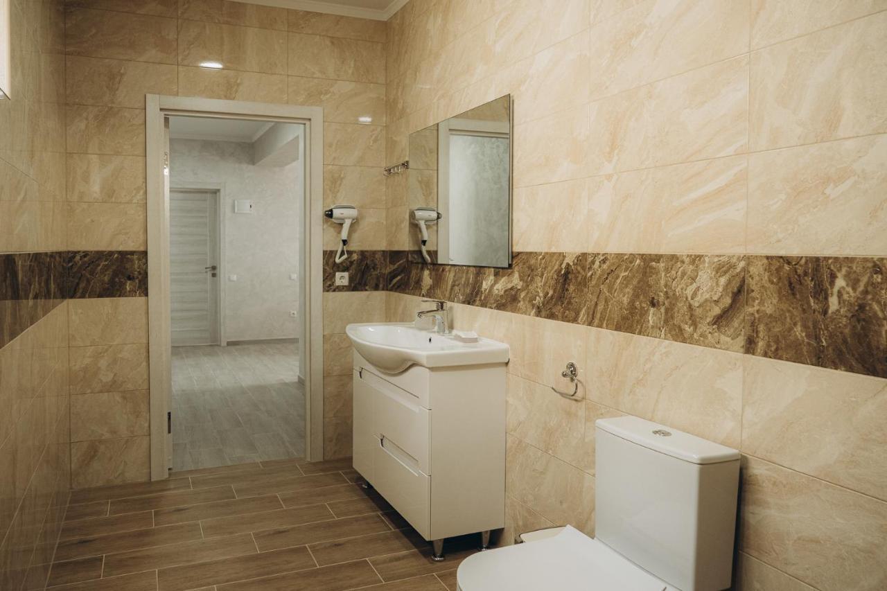 Три Слона Hotell Zatoka Eksteriør bilde