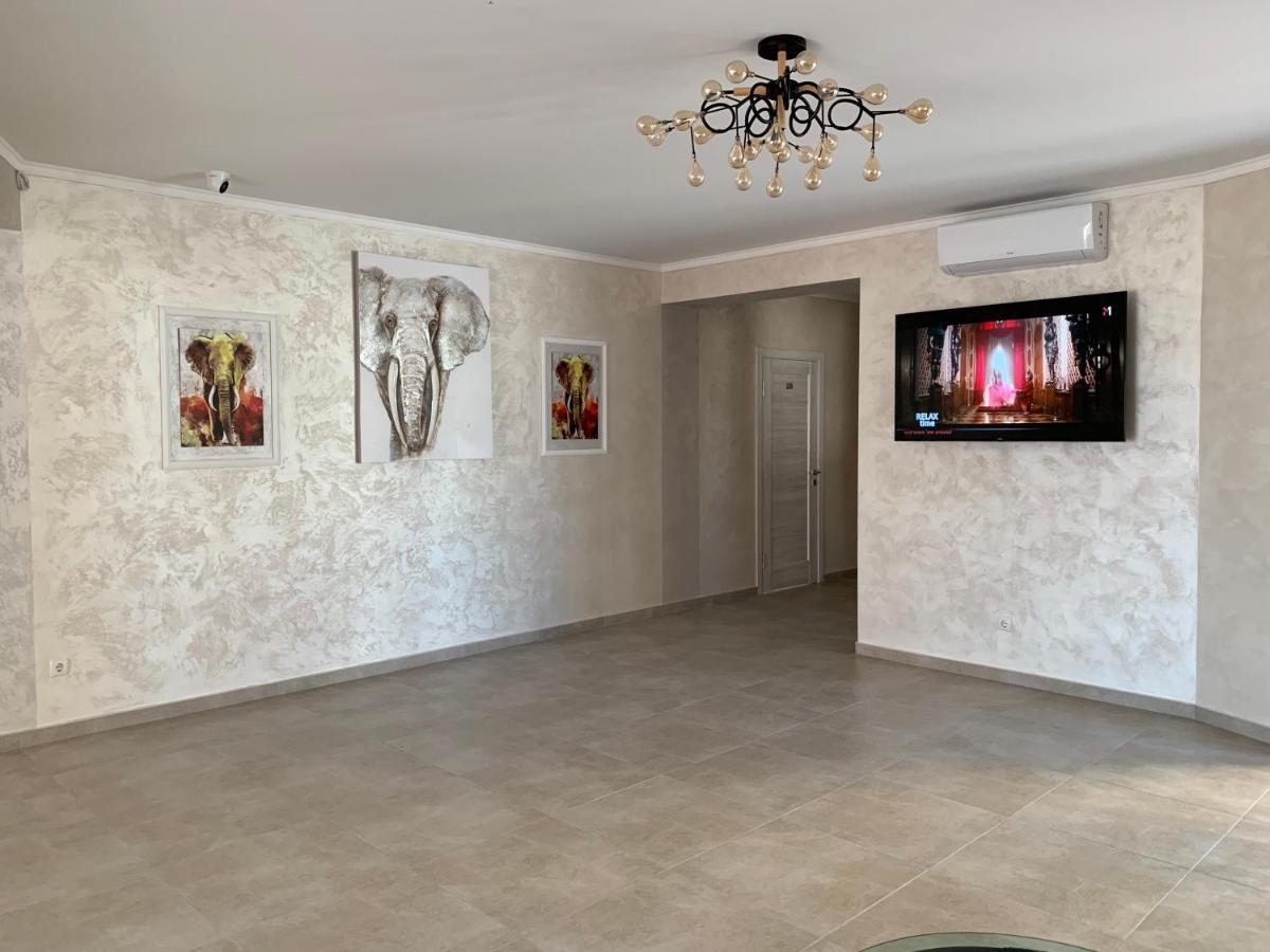 Три Слона Hotell Zatoka Eksteriør bilde